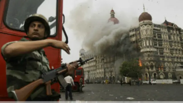 हमले के दौरान होटल ताज़ के पास मौर्चा संभाले एक जवान