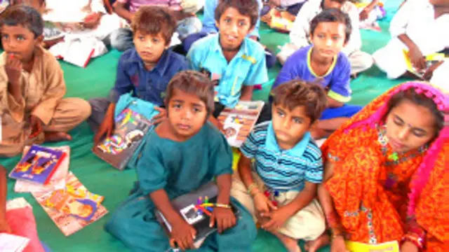 सरहद पार से आए इन हिंदू बच्चों की तालीमकी भाषा बदल गई है.