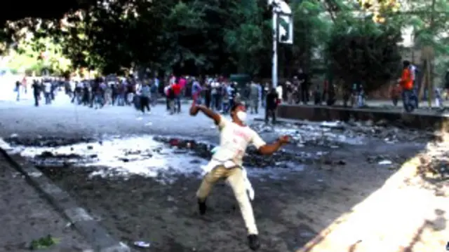 मिस्र में राष्ट्रपति को अधिक शक्ति देने पर विरोध.