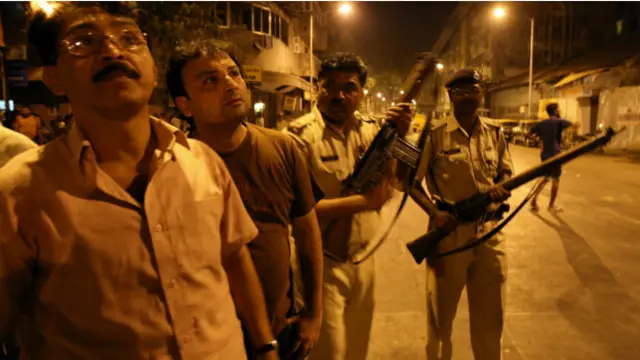 मुंबई में हमले के दौरान मोर्चा संभाले जवान