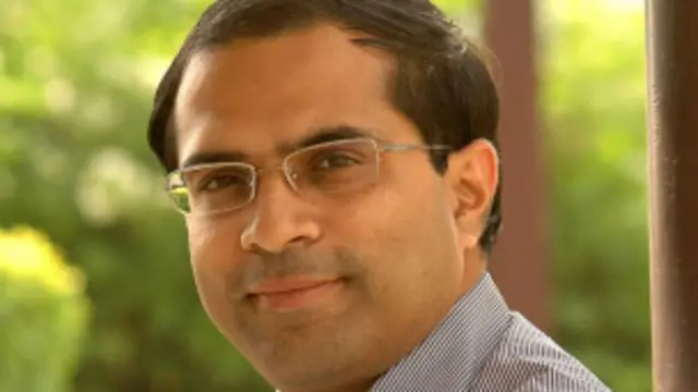 प्रशांतो रॉय मुफ़्त लैपटॉप जैसी स्कीम से बिल्कुल इत्तेफ़ाक़ नहीं रखते.