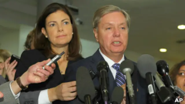 طرح تازه را سناتور کلی آیوت - سمپ چپ - تنظیم کرده است