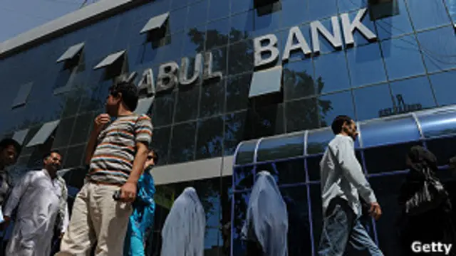 کابل بانک په ۲۰۱۰ کال د دیوالي کېدو له کبله له څپ څپانده او مخ پر ځوړ حالت سره مخامخ شو.