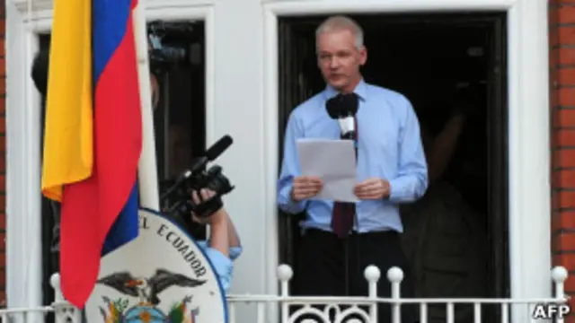 Джулиан Ассанж в посольстве Эквадора в Лондоне