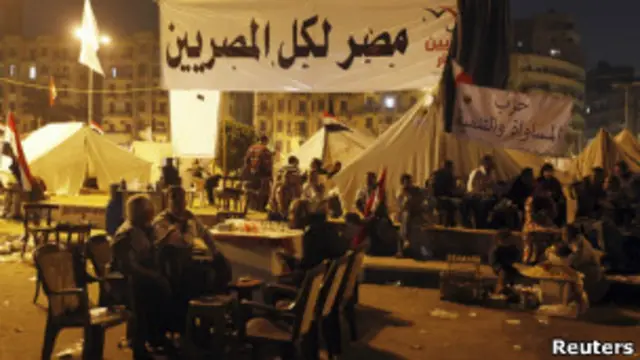 Протесты против декрета Мохаммеда Мурси, существенно расширяющего полномочия президента, не стихают в Каире шестой день