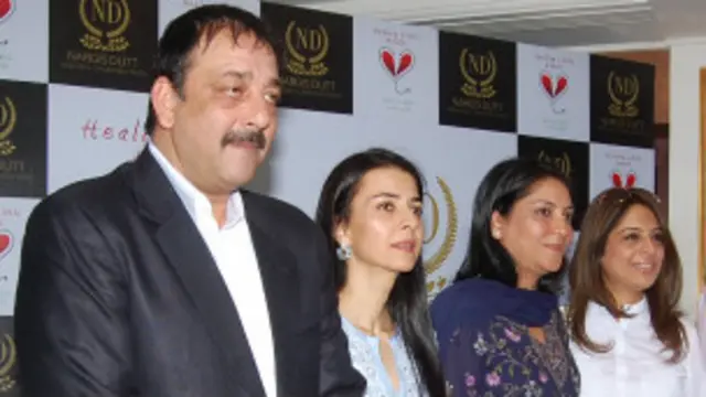 नर्गिस दत्त ट्रस्ट के लिए दत्त परिवार इकट्ठा हुआ.