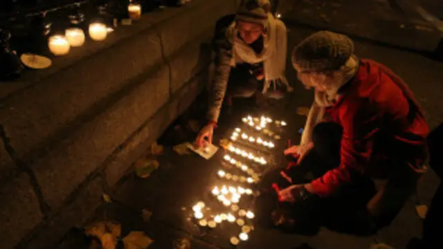 दुनिया भर में लोगों ने आयरलैंड के गर्भपात-विरोधी क़ानून का विरोध किया था