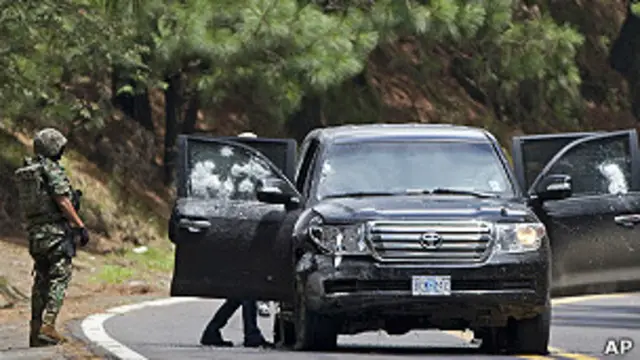 Foto de la camioneta de la CIA atacada.