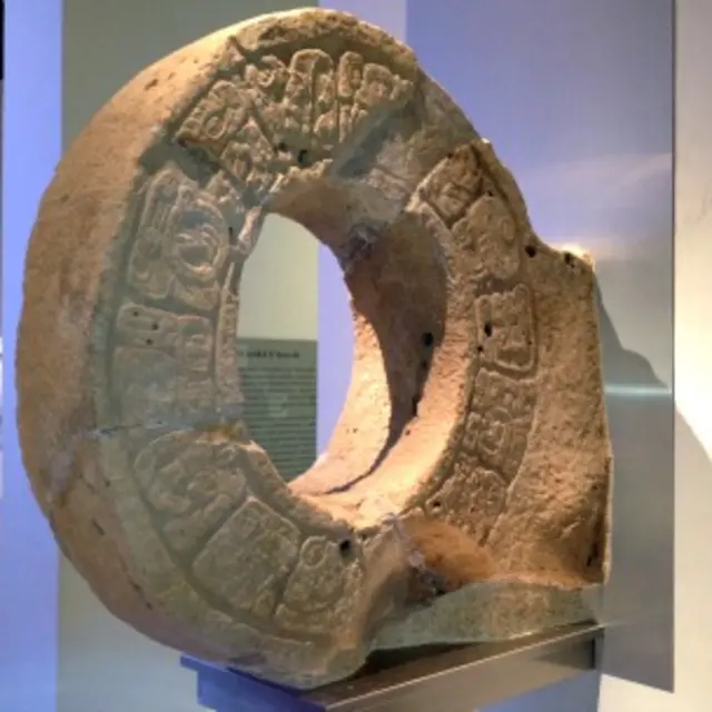 Jogo de Bola, escultura em museu maia