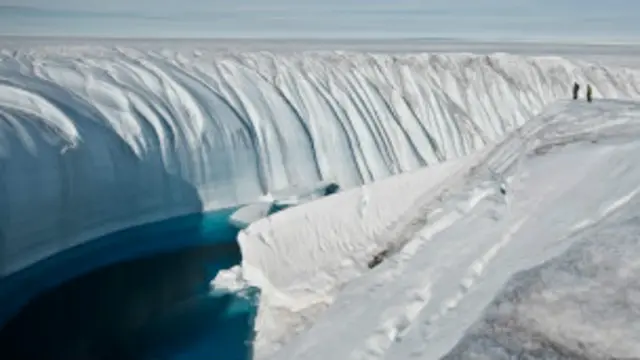 தென் துருவக் கண்டத்தில் பனி உருகி ஆறுகள் பெருக்கெடுக்கெடுப்பதென்பது அதிகரித்துவருகிறது.