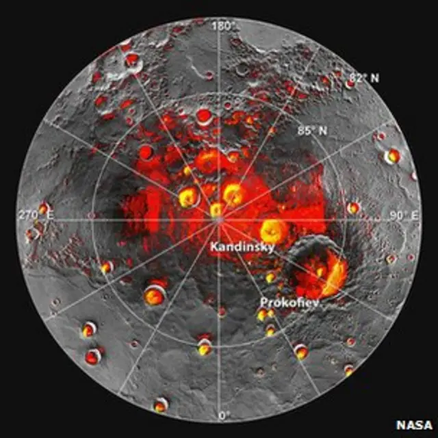 Las primeras pistas de la existencia de agua vinieron de radio datos hace dos años, y fueron comprobadas recientemente por Messenger. 