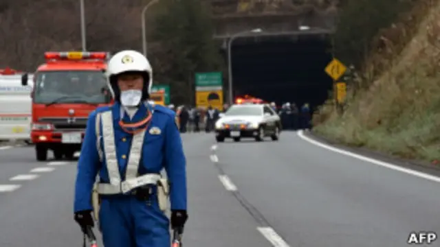 Полицейский у тоннеля Сасаго