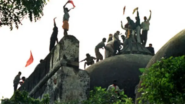 رام مندر کی تحریک اگرچہ مذہب کے نام پر شروع کی کئی تھی لیکن اس کا محور ہمیشہ سیاست رہی ہے
