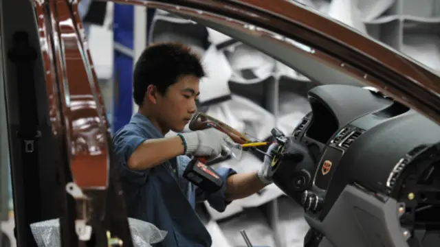 Ekonomi Cina yang ditunjang sektor manufaktur masih lemah.