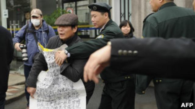 Trung Quốc có nhiều ví dụ dùng bộ máy an ninh ngăn chặn vận động đòi dân quyền