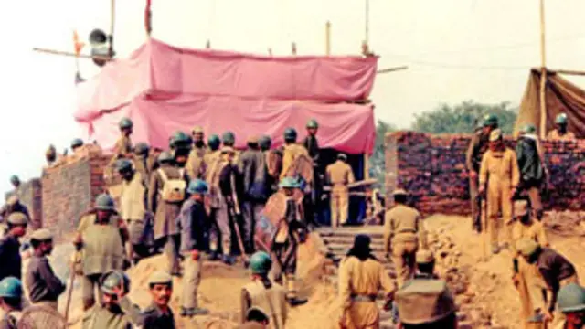 राम जन्मभूमि- बाबरी मस्जिद विवाद पर मामला इस समय सुप्रीम कोर्ट में है. 