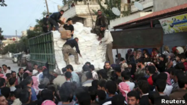 Раздача гуманитарной помощи