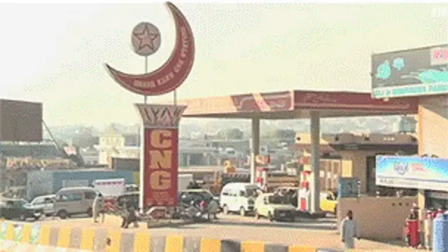 پاکستان میں توانائی کا بحران گذشتہ کئی سالوں سے جاری ہے جس میں گرمیوں میں بجلی کی قلت اور موسم سرما میں قدرتی گیس کی کمی کا سامنا کرنا پڑتا ہے۔