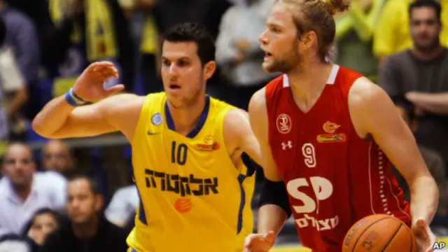 Guy Pnini (kiri) dan Jonathan Skjöldebrand (kanan)