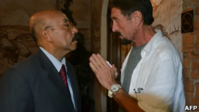 John McAfee y abogado