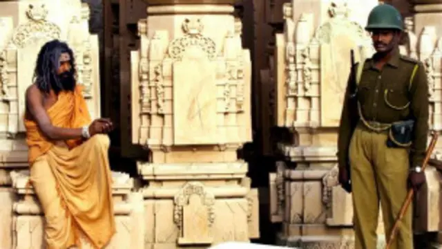 نریندرہ کو خود ساختہ سادھوؤں پر کھلے عام تنقید کی وجہ سے بھی جانا جاتا تھا