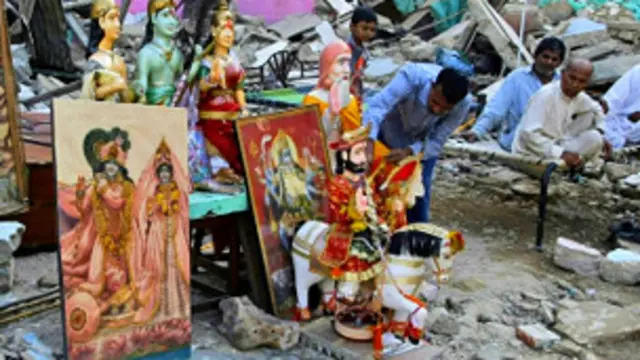 صوبہ سندھ میں ہندوؤں کی بڑی تعداد آباد ہے اور وہاں ہندو لڑکیوں کا مذہب زبردستی تبدیل کرانے کے متعدد واقعات پیش آ چکے ہیں