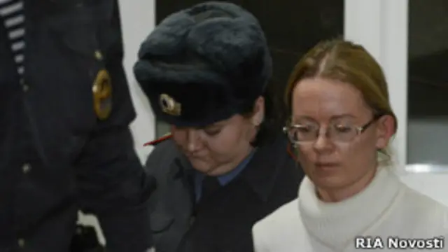 Екатерина Сметанова у Хамовнического суда