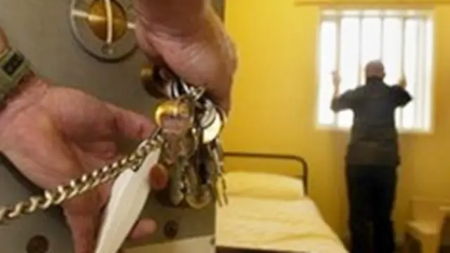 Bir ayol ulkan jinsiy olatni ustida otirdi. Qolda chizilgan porno komikslarni tomosha qiling