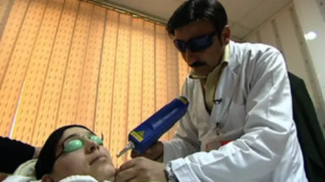 लोगों कि चाहत है कि उनको बॉलीवुड सितारों जैसी रंगत मिले.