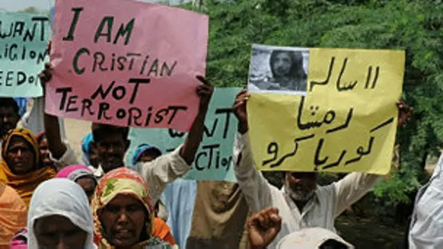 हेनरी बैलफ़ील्ड का कहना है कि ऐसे कानून अभिव्यक्ति की आजादी पर प्रतिबंध लगाते हैं तथा अल्पसंख्यकों के अधिकारों को कम करते हैं.