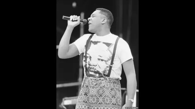 Hình ảnh ông Nelson Mandela trở thành biểu tượng của chiến dịch vận động trên khắp thế giới.