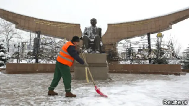 Памятник Нурсултану Назарбаеву