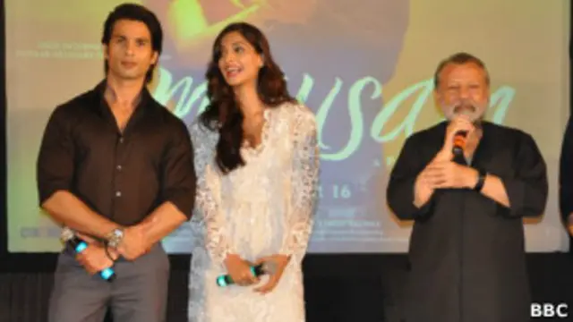 शाहिद कपूर और सोनम कपूर के साथ पंकज कपूर.