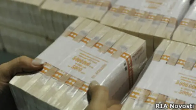 Пачки напечатанных денег