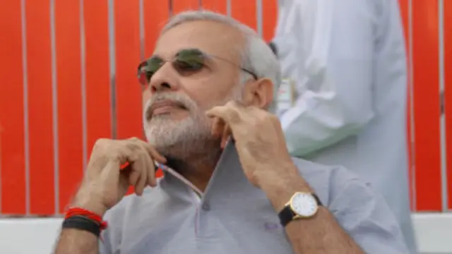 गुजरात का चुनाव नरेंद्र मोदी के इर्द-गिर्द सिमटा नज़र आता है