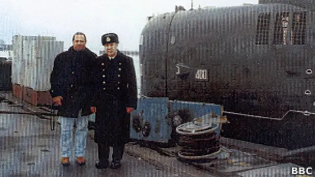 Тарзан и Миша Адмирал у подлодки в Кронштадте