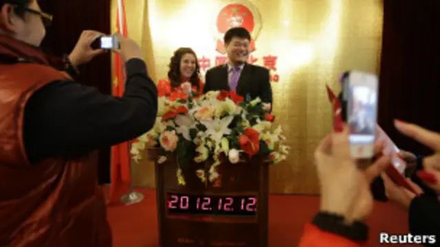 Miles de parejas chinas esperaron hasta el 12 de diciembre de 2012, una fecha con muy buen augurio, para casarse.