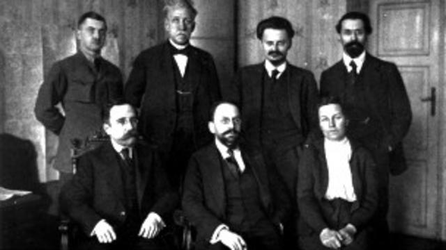 Советская делегация на переговорах в Брест-Литовске (январь 1918 года)