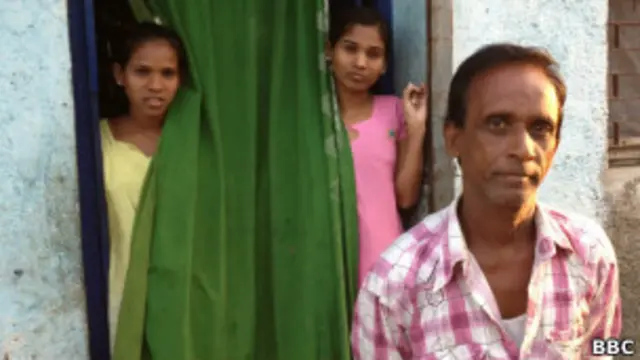 उपेंद्र भाई अपनी बेटियों के साथ