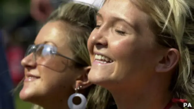 راحت ترین راه برای دریافت ویتامین دی برای مردم این است که به اندازه کافی در معرض آفتاب قرار بگیرید