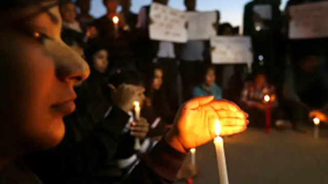 पीड़ित लड़की के समर्थन में बड़ी संख्या में आम लोग आगे आए हैं