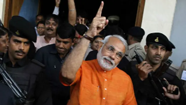 जीत की हैट्रिक के बाद मोदी ने राष्ट्रीय राजनीति में उतरने के संकेत दिए.