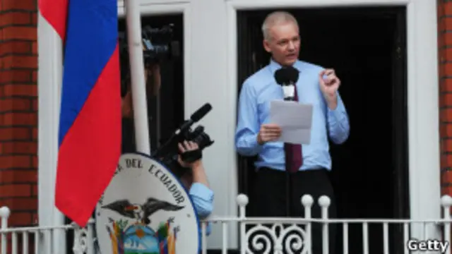 Джулиан Ассанж