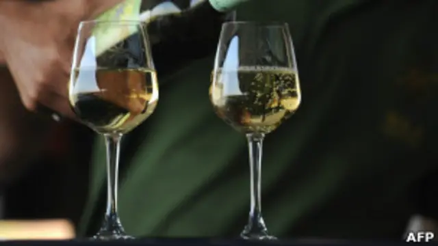 Вино в бокалах