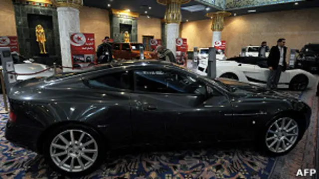 Автомобиль "Ничто так не поднимает украинца в собственных глазах, как дорогой автомобиль", - пишет "Комсомольская правда в Украине"