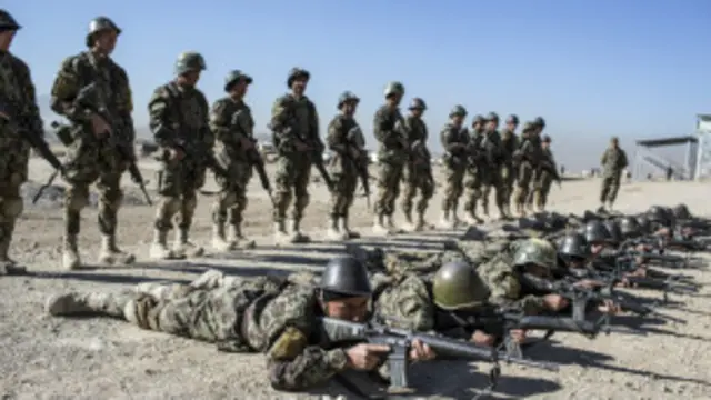 انډیپنډنټ ورځپاڼې کښلي وو چې هره مياشت شاوخوا پنځه زره سرتېري له ا فغان پوځه تښتي