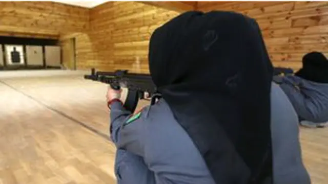 अफगान सेना में बड़ी संख्या में महिलाओं की भर्ती हो रही है.