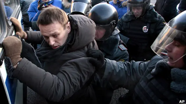 Ông Navalny từng bị cảnh sát bắt vì kêu gọi biểu tình chỉ trích đảng của ông Putin