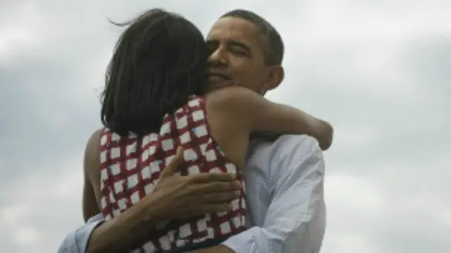 اوباما اور ان کی اہلیہ کی یہ تصویر سب سے زیادہ ٹویٹ ہونے والا پیغام ہے