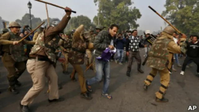 भारत में पुलिस ज्यादतियों की खबरें आती रहती हैं.